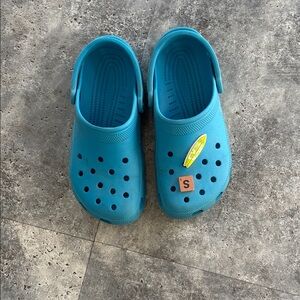 Pool blue crocs